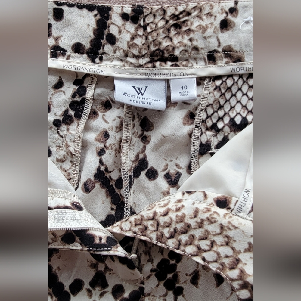 Worthington Women's Snake Print Shorts Size 10 Modern Fit Pre-Owned - Picture 3 of 10